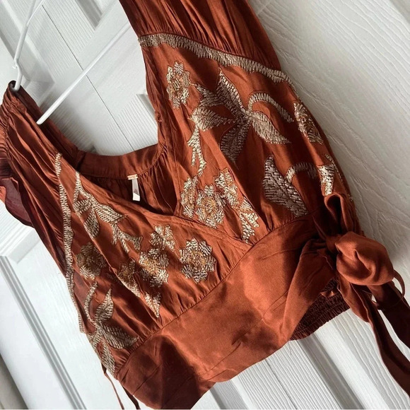 Free People Top Women's Sahara Embroidered Cropped Cross-front V Neck Size Med - Picture 4 of 5